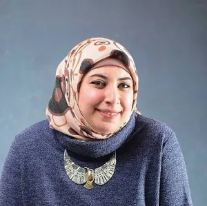 صورة المؤلف شيرين هنائي