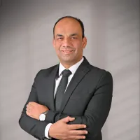 صورة المؤلف أسامة عبد الرؤوف الشاذلي