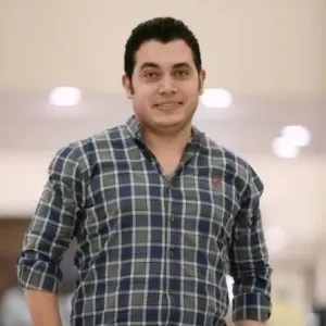 صورة المؤلف عمرو عبد الحميد