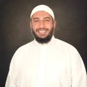 صورة المؤلف عادل محمد خليل