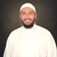 صورة المؤلف عادل محمد خليل