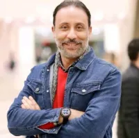 صورة المؤلف عمرو مرزوق