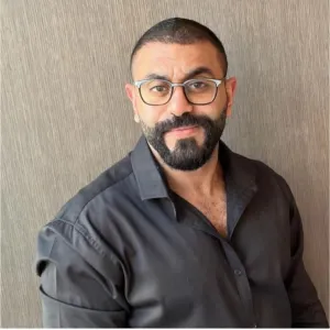 صورة المؤلف يوسف الحسني