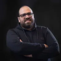 صورة المؤلف محمد عصمت