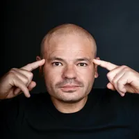 صورة المؤلف ألن ديب