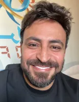 صورة المؤلف أحمد يونس