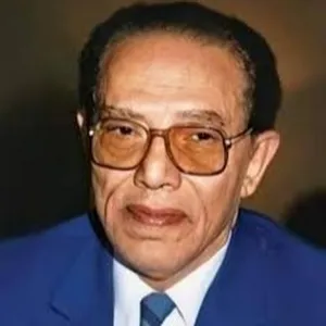 صورة المؤلف مصطفى محمود