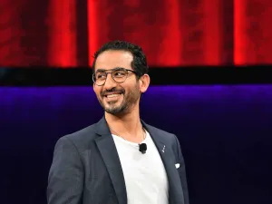 صورة المؤلف أحمد حلمي