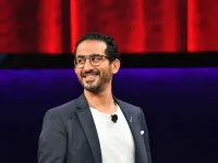 صورة المؤلف أحمد حلمي